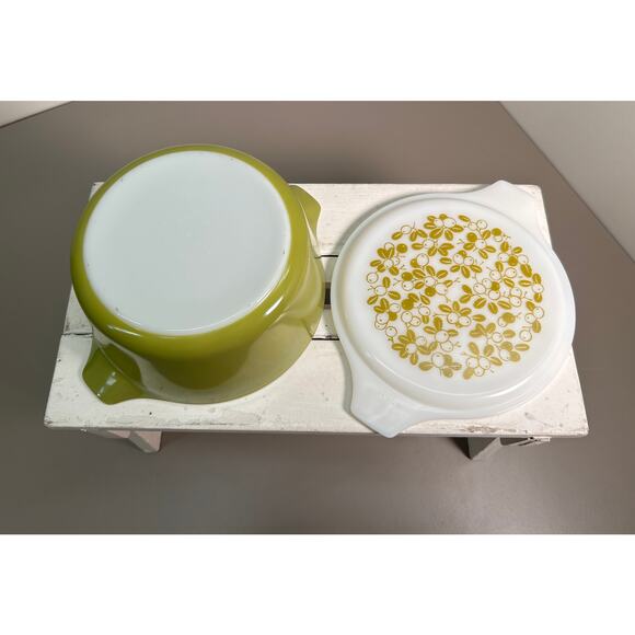 Pyrex 1.5 Qt Retro Round Casserole 474 Verde Green - VTG Olives Pattern Lid - Picture 2 of 8